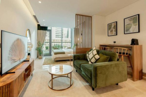 Luxury brand new apartment in Downtown